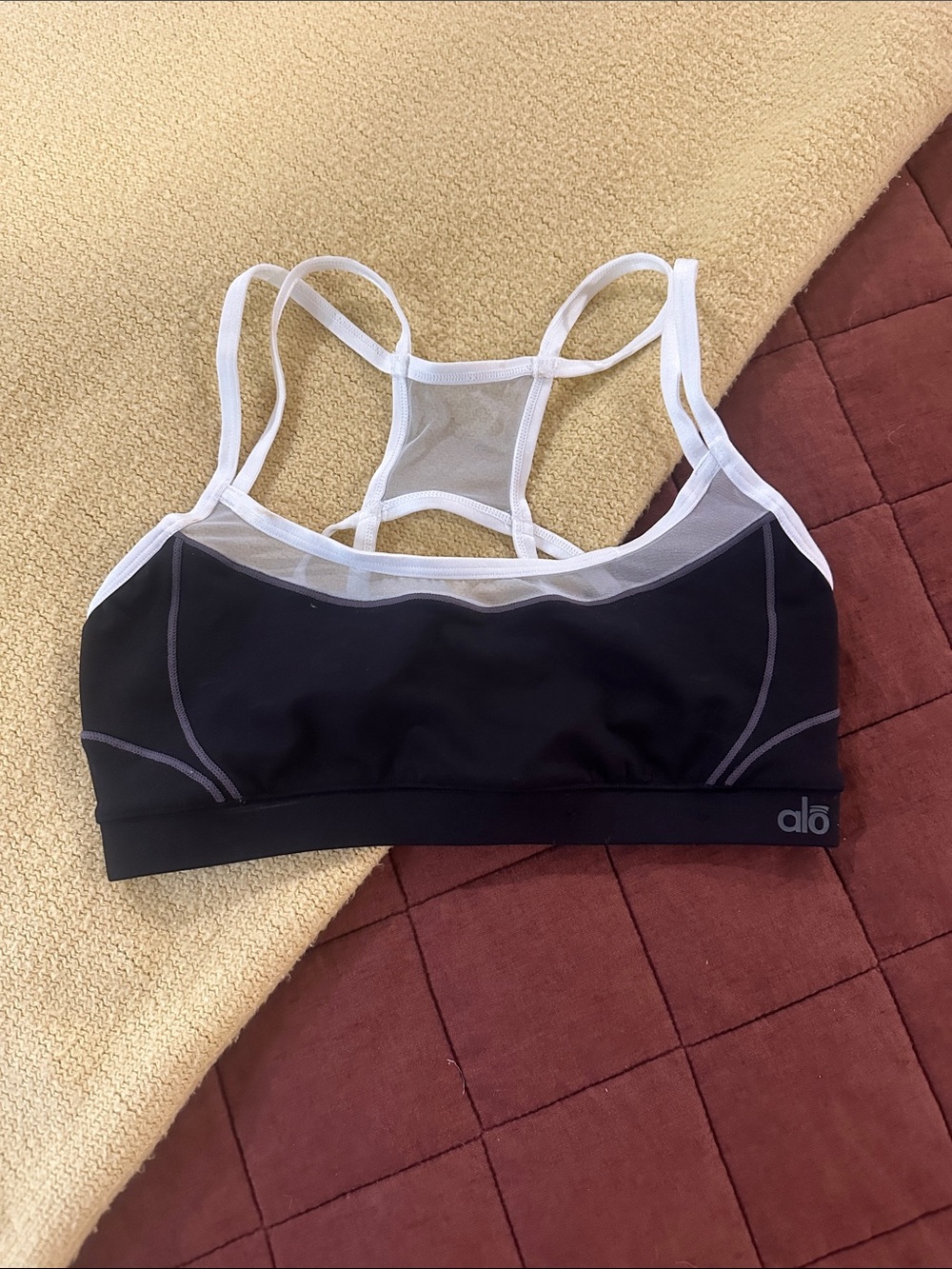 ALO Yoga Women’s Black & White Mesh Detail Sports Bra Medium